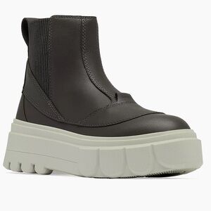 NWT Grey & White Sorel Caribou x Chelsea Stylish Boots Size 9